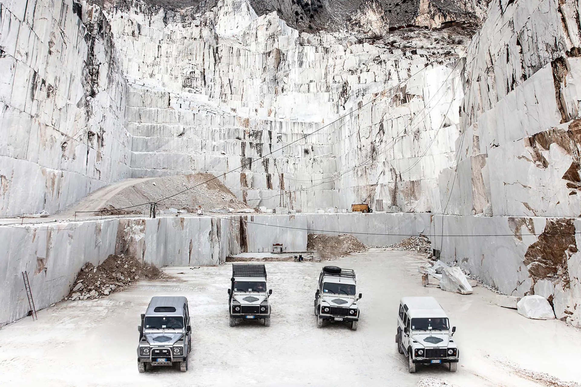 xl_1548763068_carrara-marble-tour-automezzi-1_1548763810.jpg